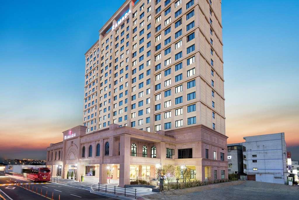 Ramada By Wyndham Yongin Hotel Exterior foto